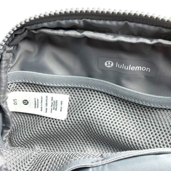 NEW! Hands-Free Lululemon 1L Belt Bag in Silver Drop & White (NWT) - Picture 15 of 16
